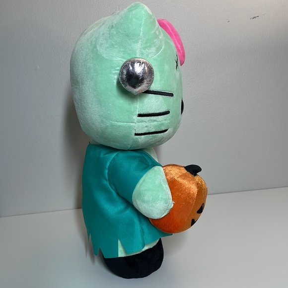 Hello Kitty Halloween Greeter Frankenstein - Picture 8 of 9